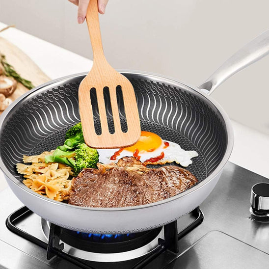poele inox steak legumes oeuf spatule bois